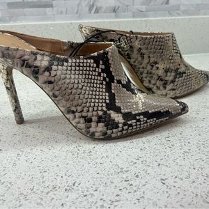 Express python print heeled boot